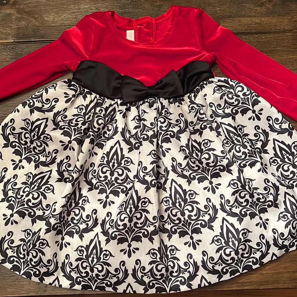 Beautiful red dress with pretty bow and design. 24M / 2T